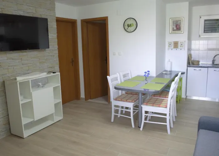 Charming With Sea View And Swimming Pool