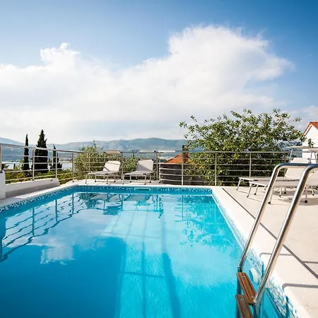 Βίλα Charming With Sea View And Swimming Pool