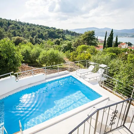 Charming With Sea View And Swimming Pool Βίλα
