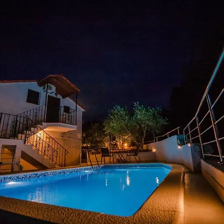 Charming With Sea View And Swimming Pool