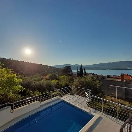 Villa Charming With Sea View And Swimming Pool