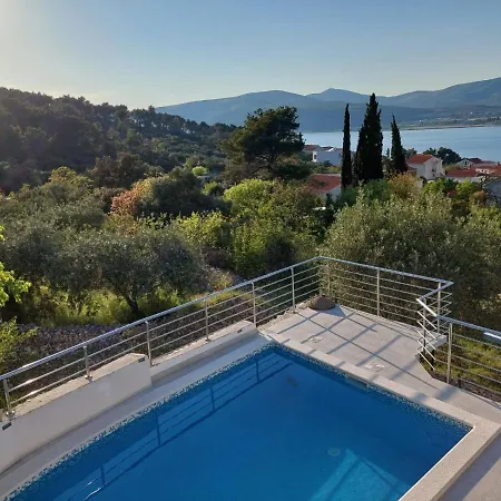 Villa Charming With Sea View And Swimming Pool *