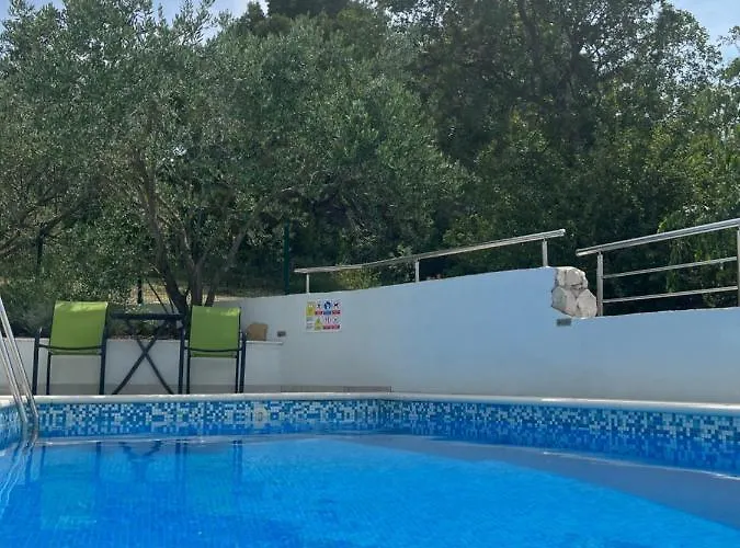 Charming With Sea View And Swimming Pool